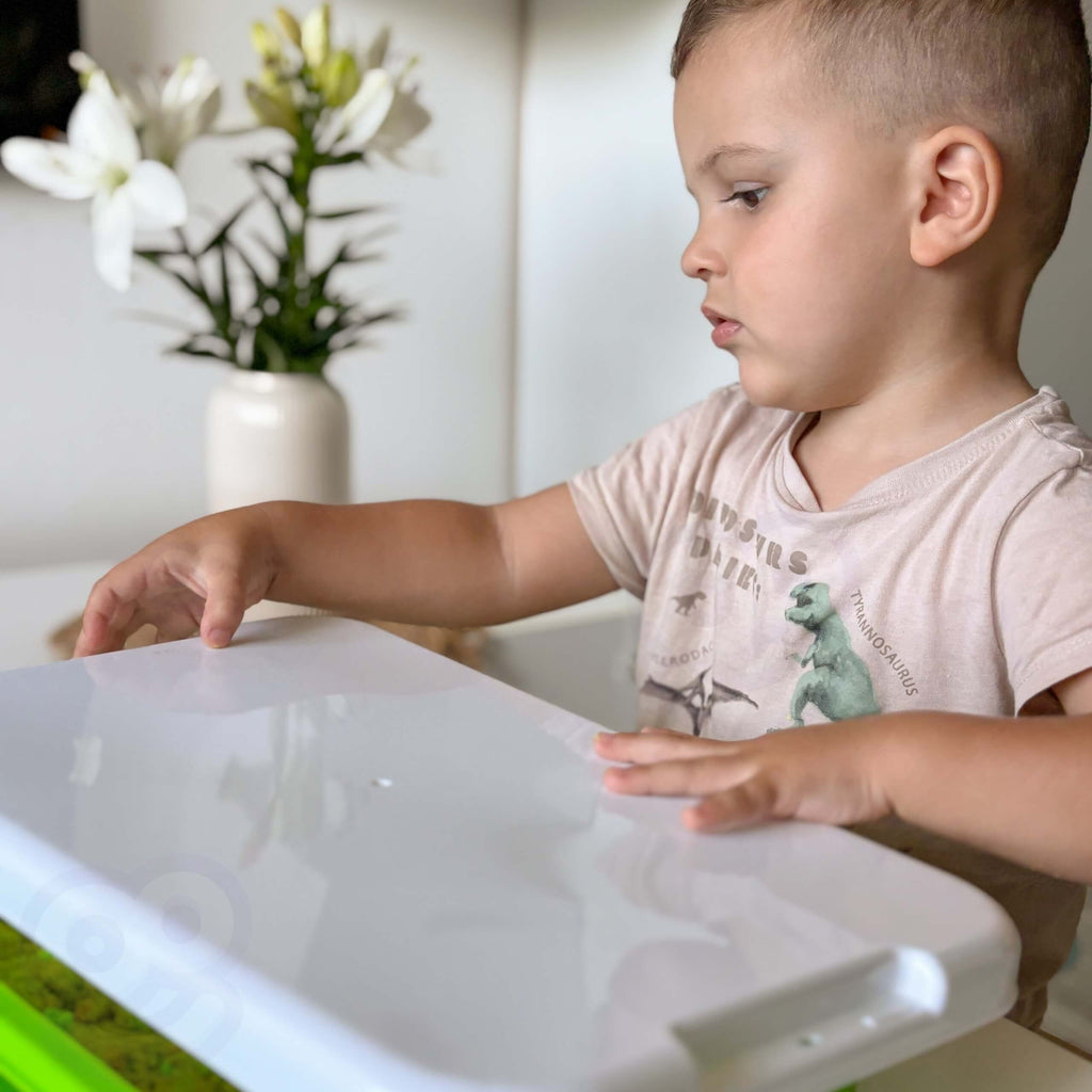 Piasek Kinetyczny XXL 1,5 kg ze Stolikiem i Foremkami - Zwierzęta Safari